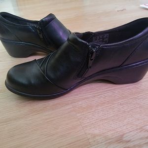 Clark's slide zip dress shoes